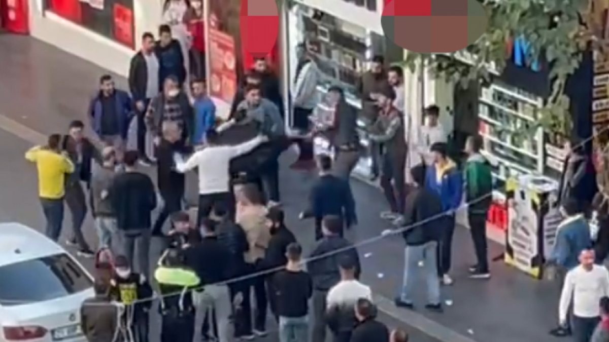 Diyarbakır'da caddede tekme tokat kavga
