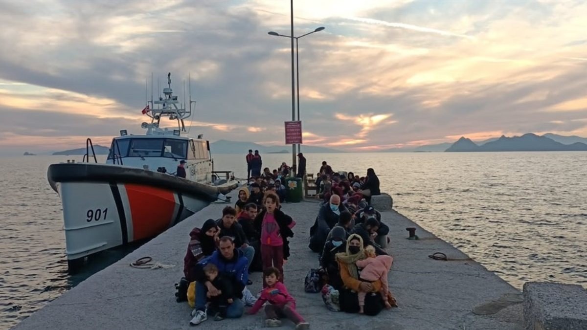 Bodrum açıklarında 79 göçmen kurtarıldı