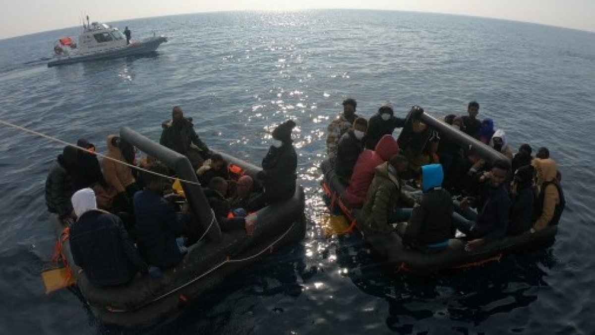 Ayvalık'ta 31, Datça'da 23 göçmen kurtarıldı