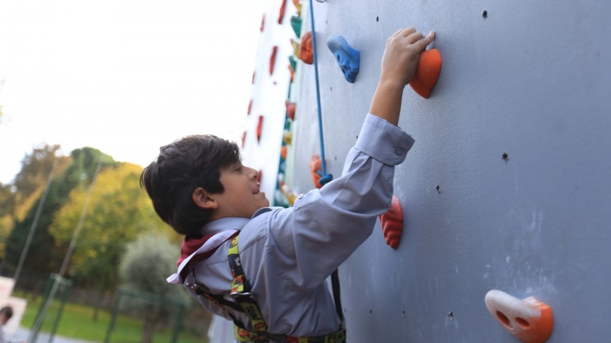 Aydın'da minik öğrenciler için tırmanış duvarı