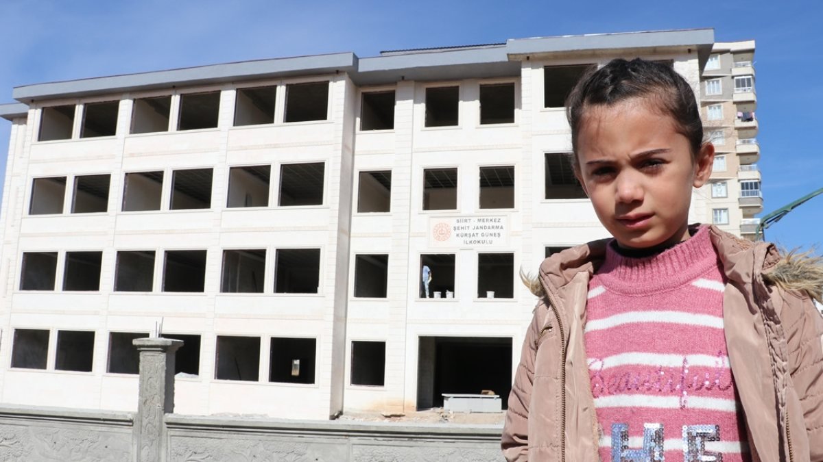 Siirt'te şehit kızı, babasının anılacağı okulda öğretmen olmak istiyor