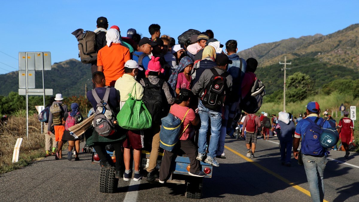 Göçmenler, ABD'ye doğru yürüyor