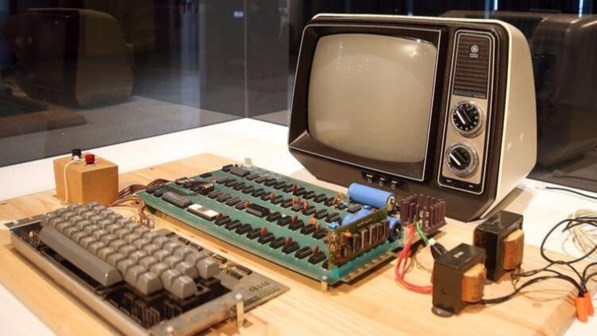 Apple'ın ilk bilgisayarı 400 bin dolara satıldı