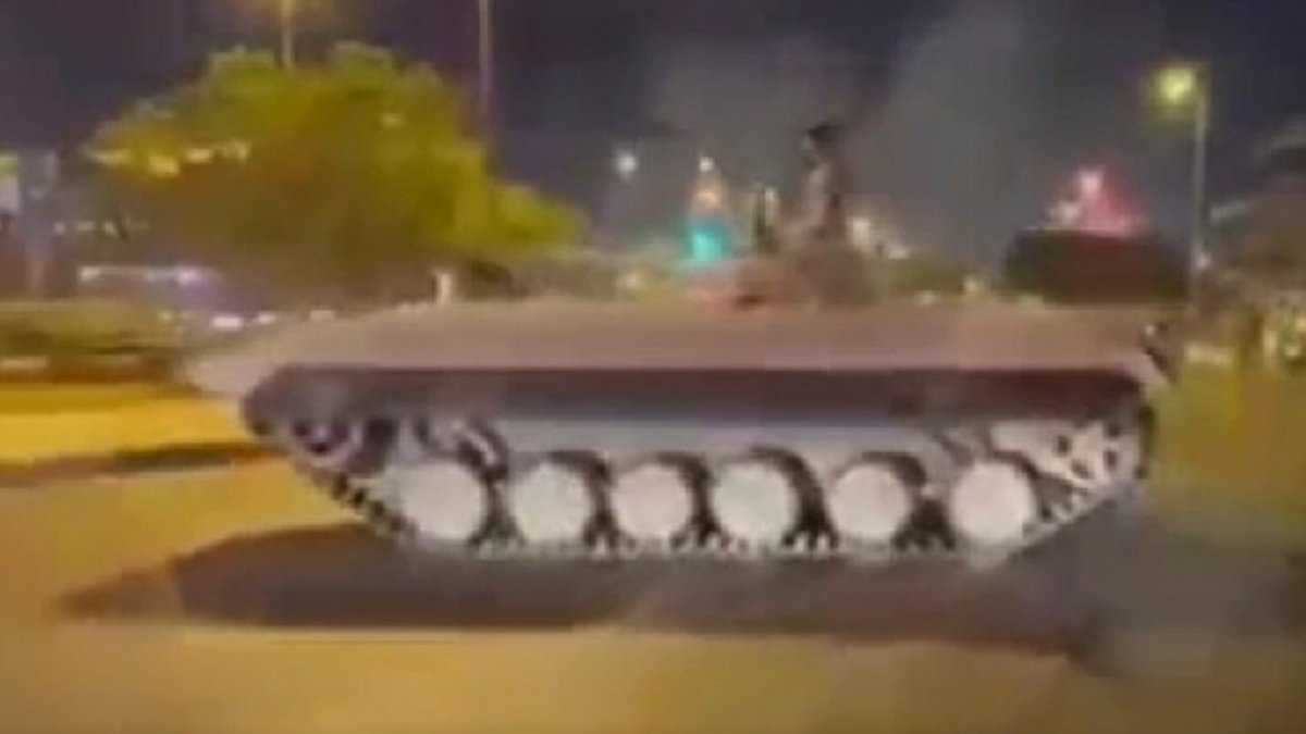 Irak'ta asker, zırhlı askeri araçla drift yaptı
