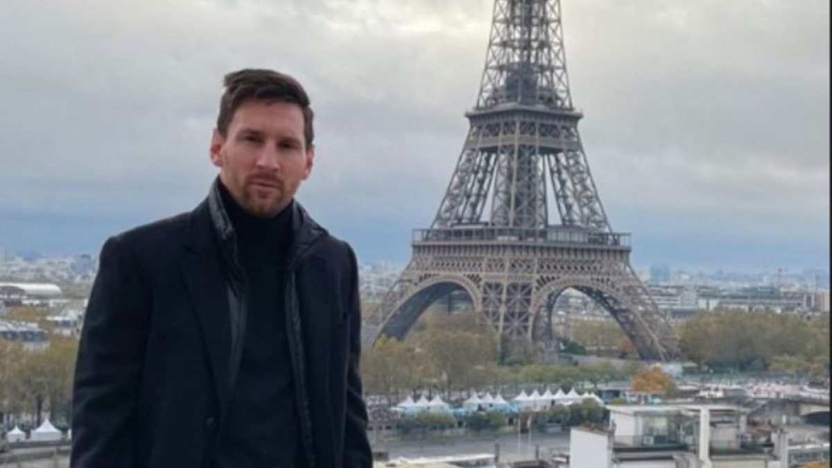 Lionel Messi’nin, Eyfel Kulesi pozu viral oldu