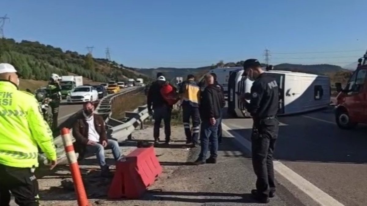 Bursa'daki kazada otomobil cayır cayır yandı: 10 yaralı