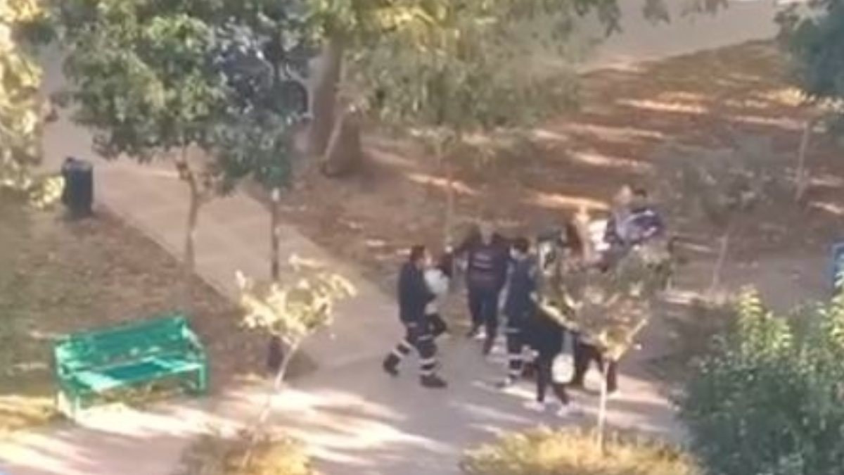 Antalya’da okul çıkışı kavga eden liseli kızlar