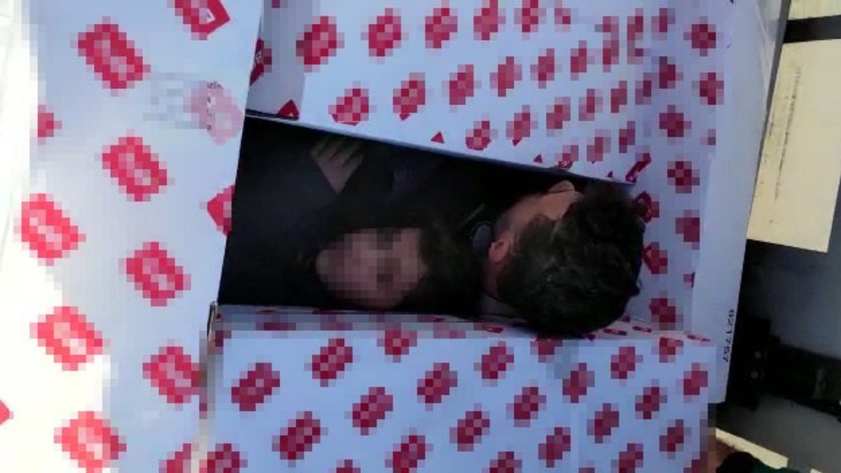 İstanbul’da kaçak göçmenler, halatını kesip bindikleri tırın dorsesinde yakalandı