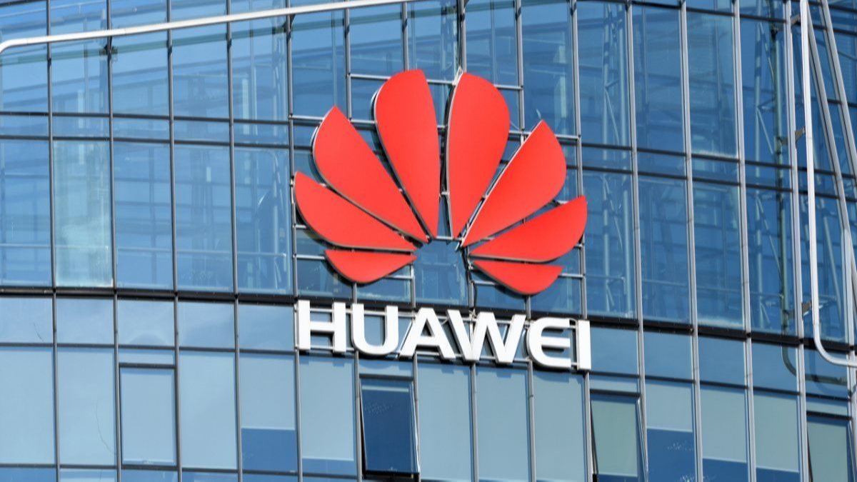 Joe Biden, Huawei'ye kısıtlama getiren yasayı imzaladı