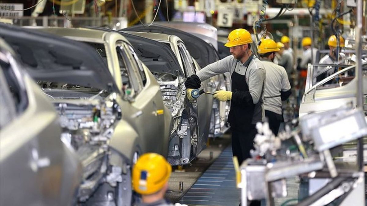Çip krizi nedeniyle Türkiye'de otomotiv üretimi yüzde 28 azaldı