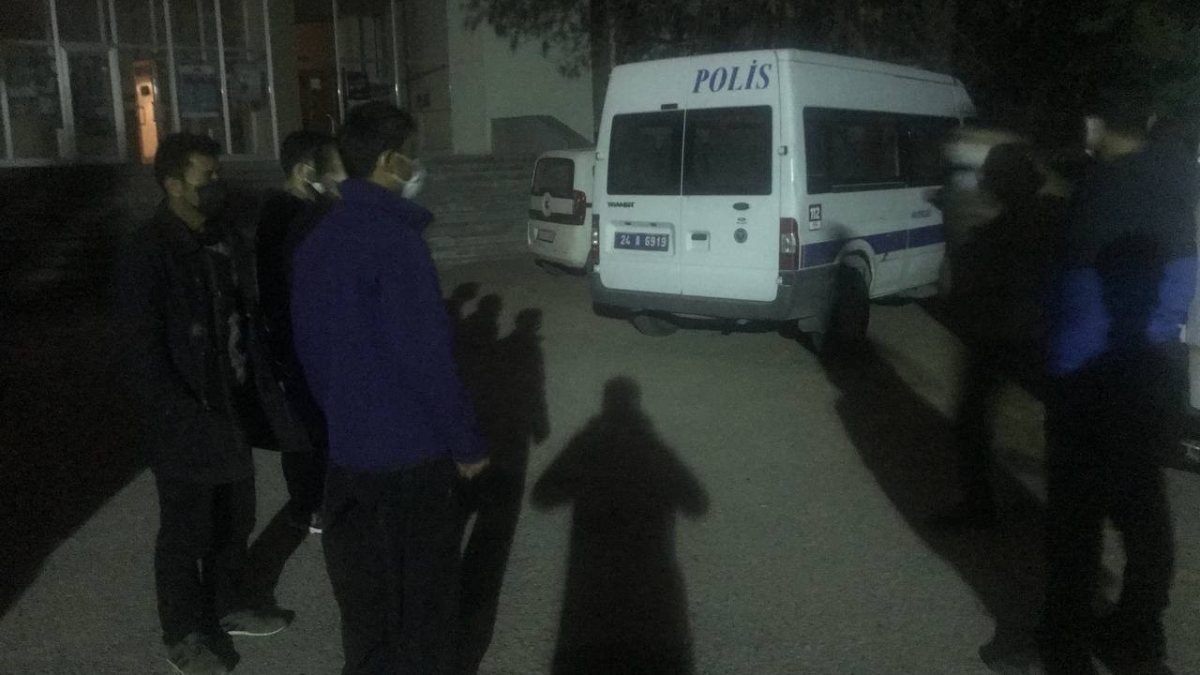 Erzincan'da, bir evden 4 kaçak göçmen çıktı
