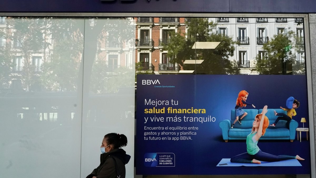 BBVA Garanti Bankası'nın yüzde 50,15'ini almak için SPK'ya başvurdu