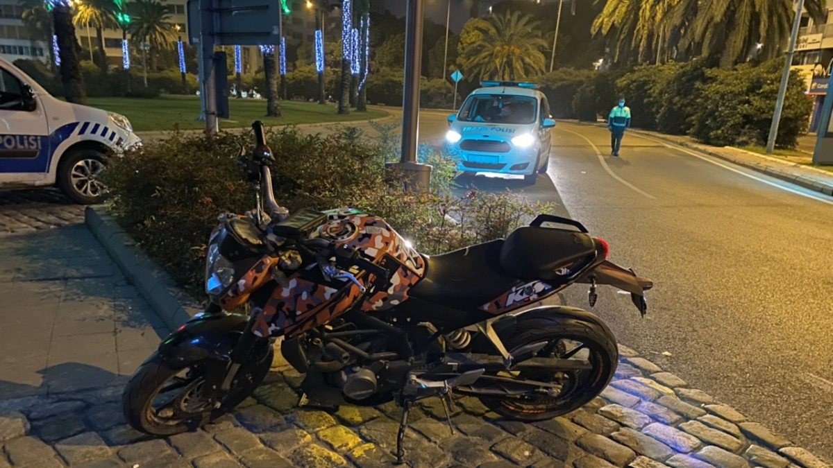 İzmir'de uygulamadan kaçan motosikletli, polisi yaraladı