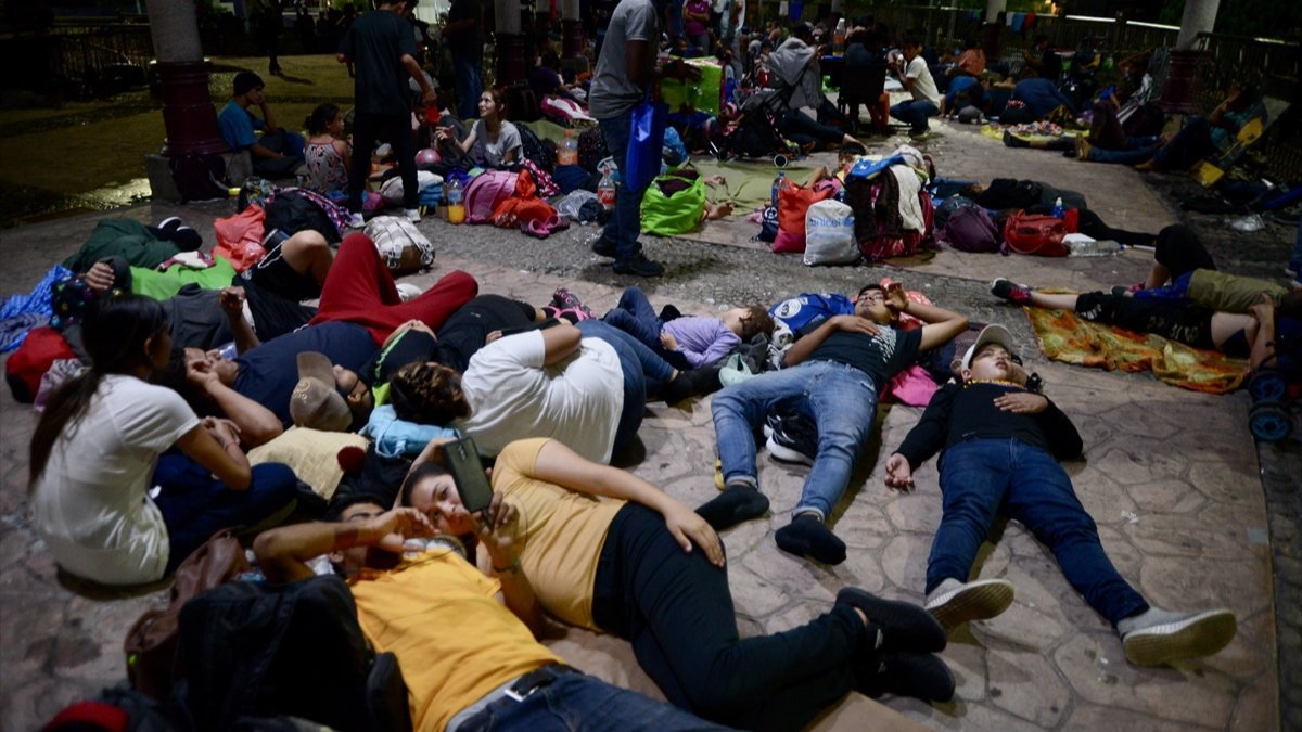 ABD'ye göç etmek isteyen Meksikalılar, sınırda bekliyor