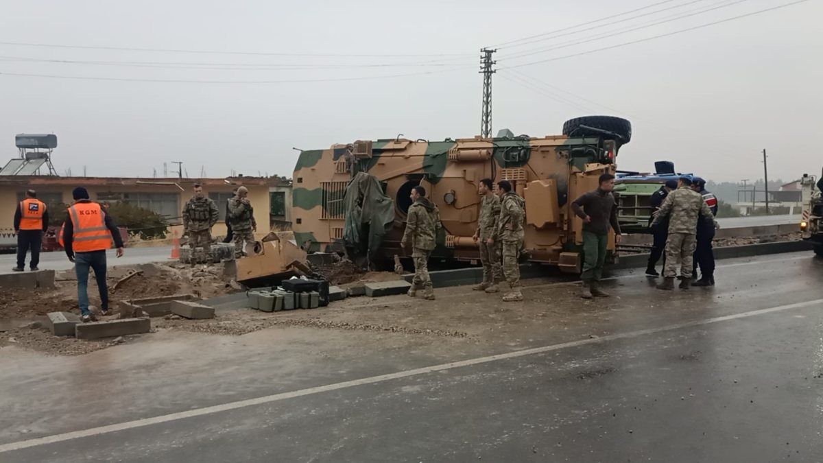 Hatay'da devrilen zırhlı araçtaki askerler yaralandı