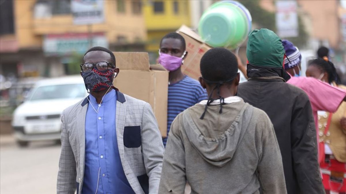 Kenya’da, koronavirüs aşısı olmayan, devletin yüz yüze hizmetlerinden yararlanamayacak