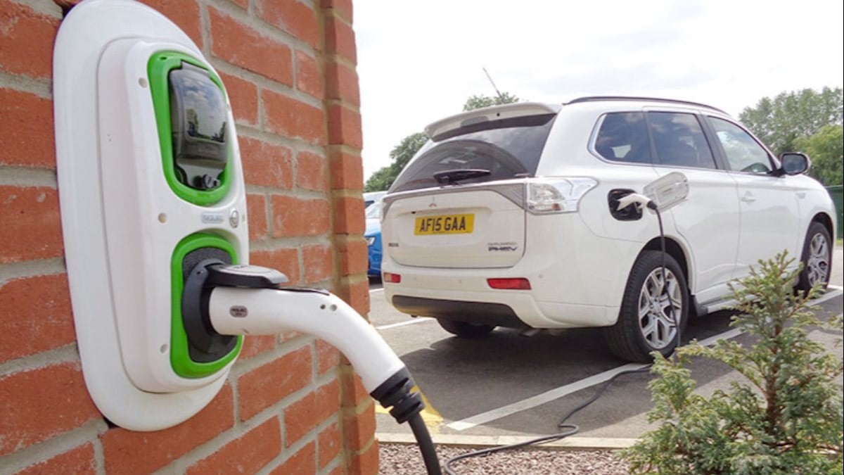 İngiltere, yeni binalarda elektrikli araçlar için şarj noktalarını zorunlu kılıyor