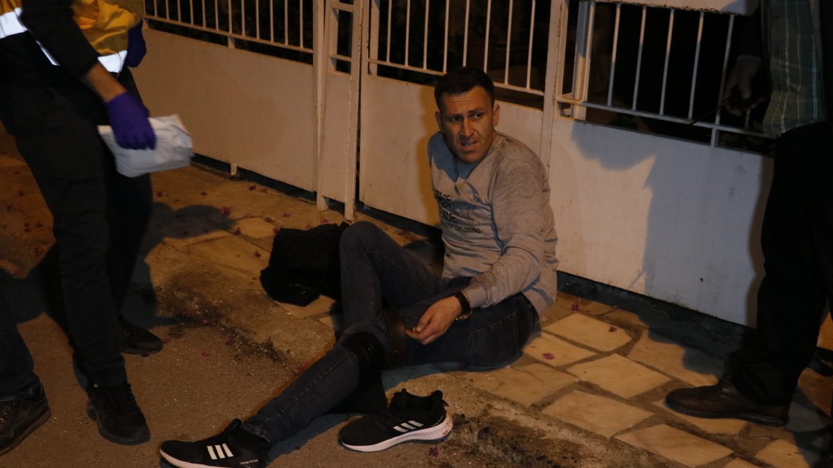Adana'da sokakta yürüdüğü sırada silahlı saldırıya uğradı