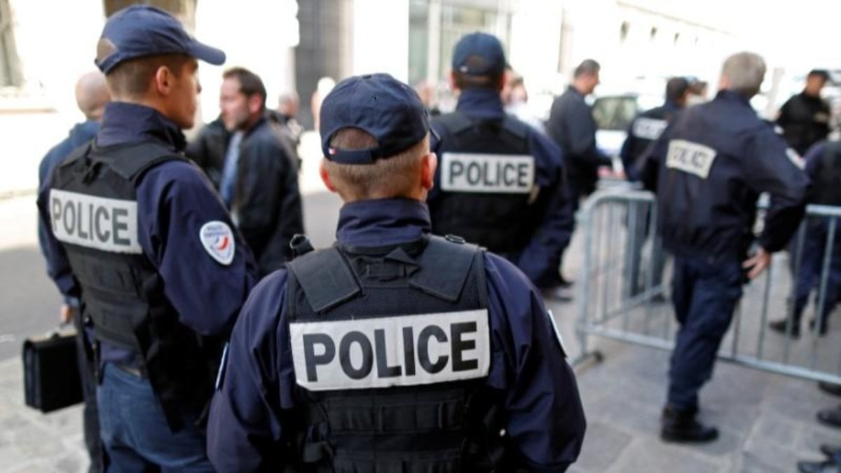 Fransa'da 13 aşırı sağcı gözaltına alındı