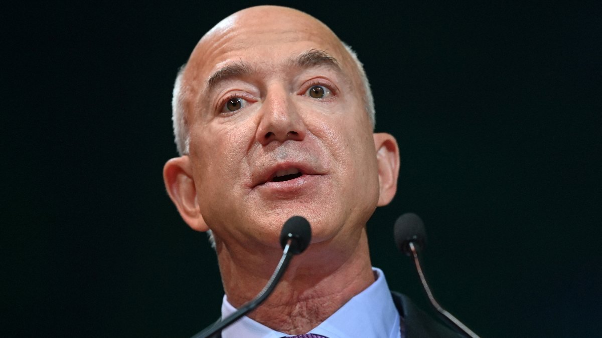 Jeff Bezos, Obama Vakfı'na 100 milyon dolar bağışladı