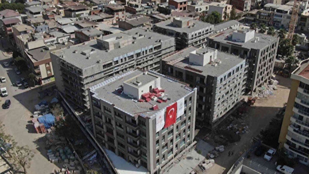 İzmir'deki depremzedeler, konutlarına kavuşuyor
