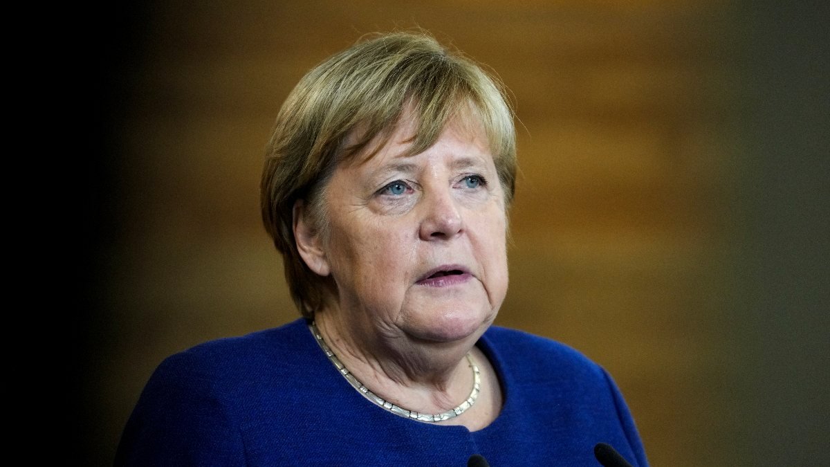 Angela Merkel: Belarus, göçmenlerle AB’yi zayıflatmayı hedefliyor