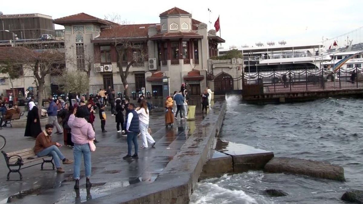 Lodos İstanbul'u etkisi altına aldı