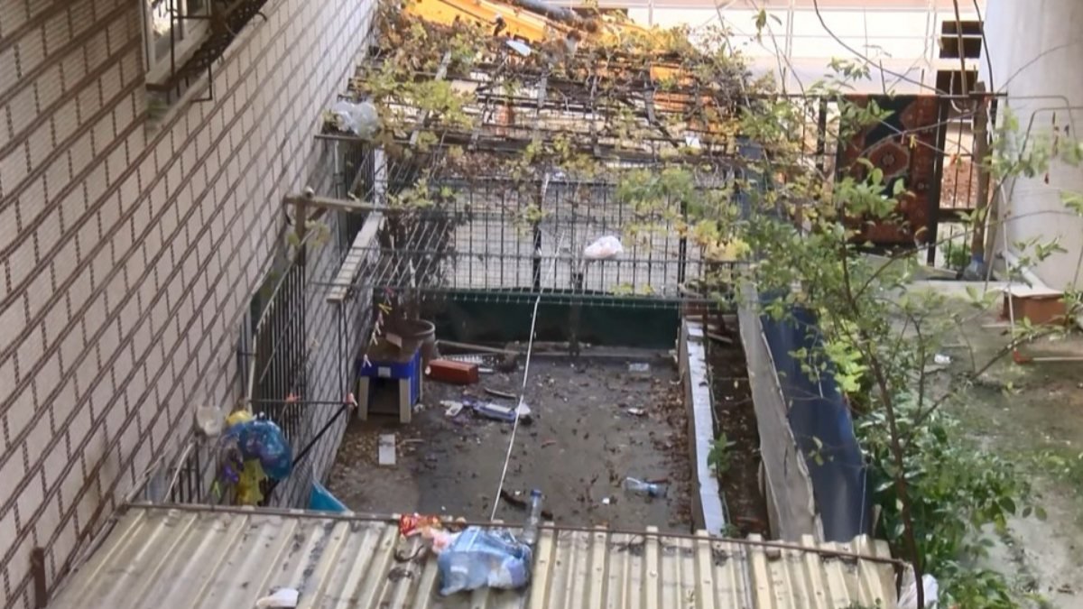 Gaziosmanpaşa'daki şahıs mahallesine korku yaşatıyor