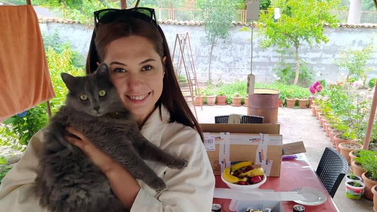 İstanbul'da kedisini yakalamaya çalışan doktor balkondan düştü