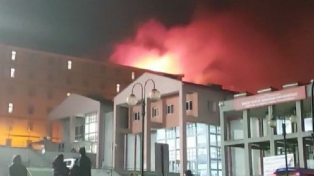 Rize'de yurt binası çatısında yangın