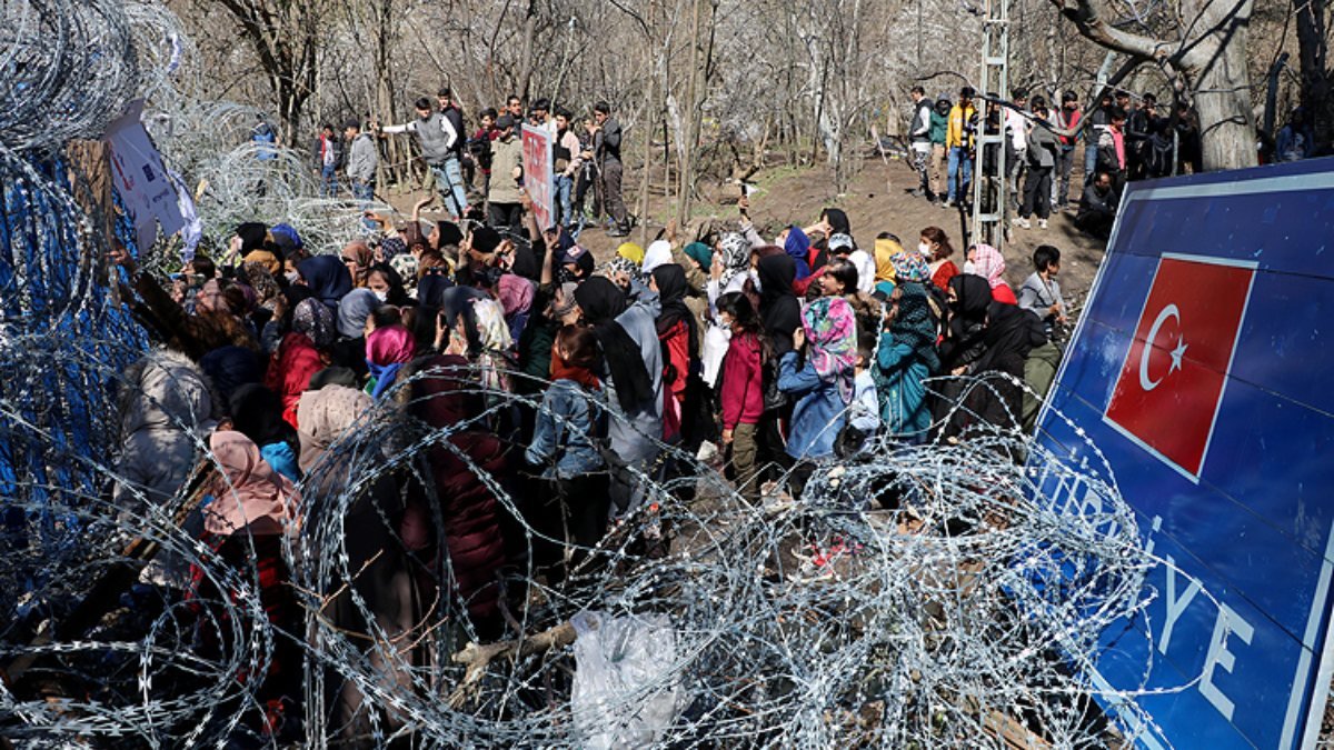 Yunan sınır muhafızları, sığınmacı sandıkları çevirmeni Türkiye’ye gönderdi