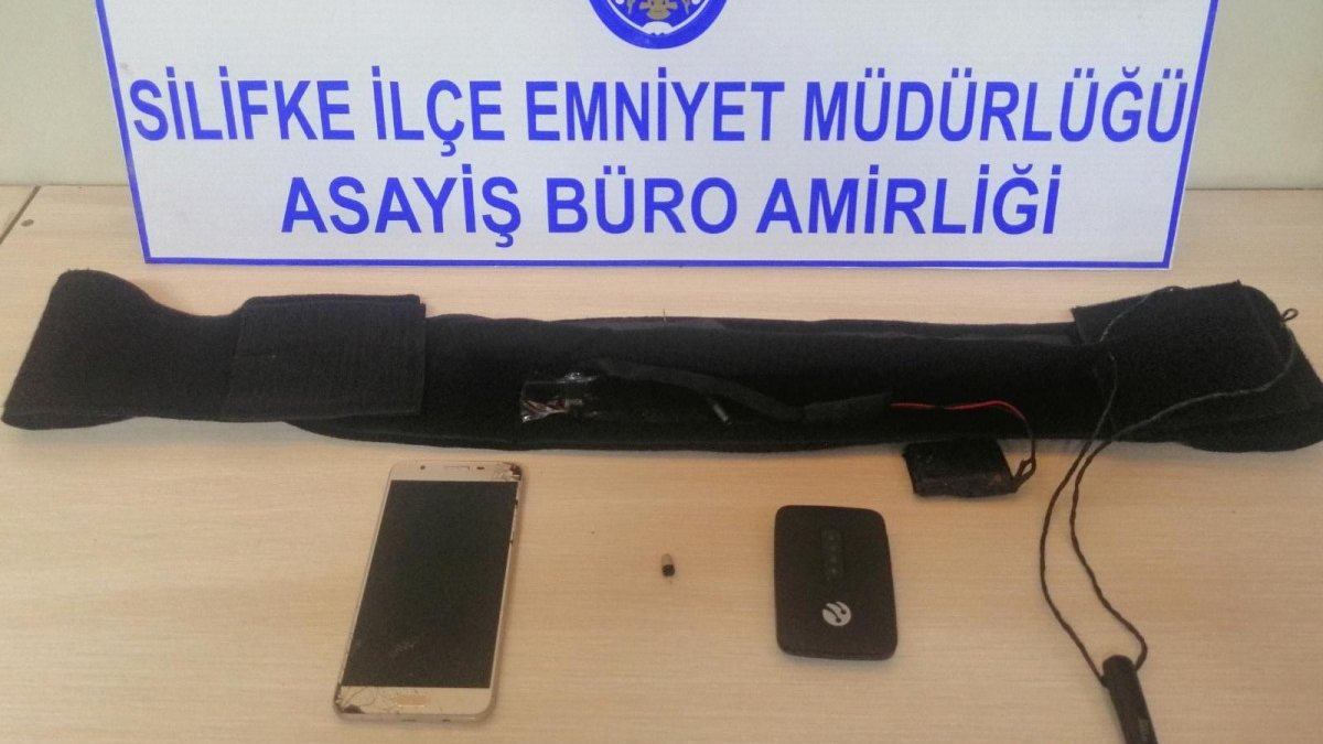 Mersin'deki ehliyet sınavında kopya düzeneği yakalandı