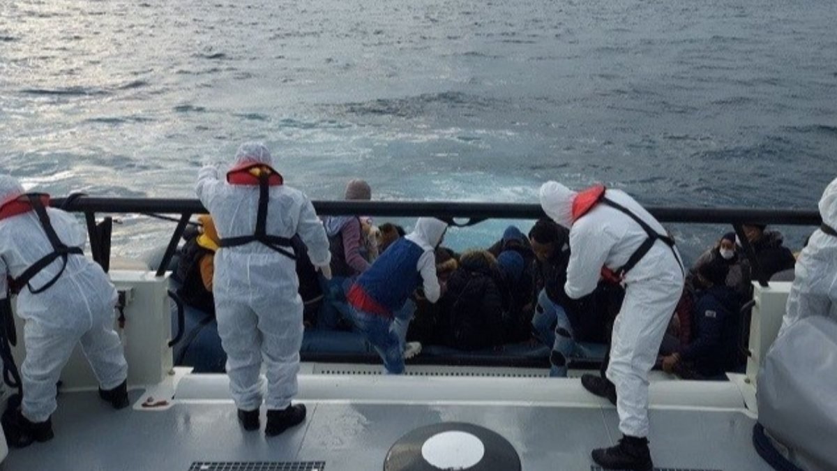 Yunanistan'ın ölüme terk ettiği kaçak göçmenler kurtarılıyor