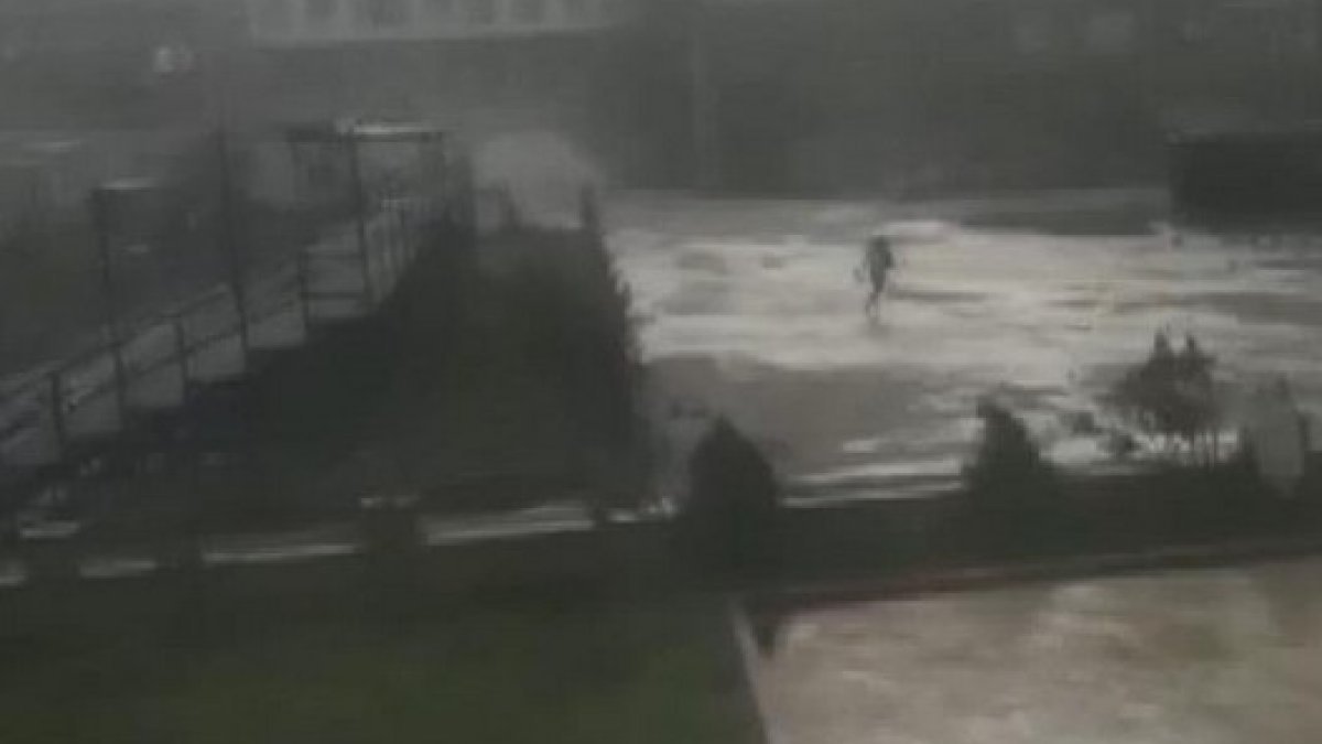Kastamonu'da fırtınaya yakalan öğrencilerin panik anları