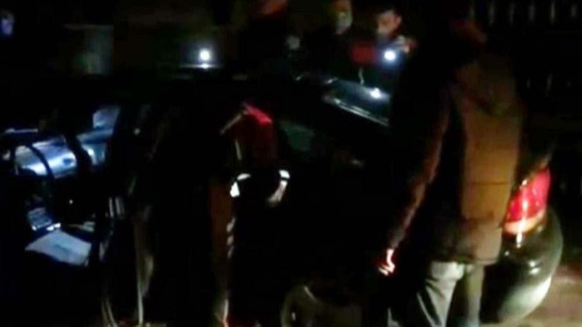 Sakarya'da bir anne-baba, 4 aylık bebeklerini arabada kilitli bıraktı