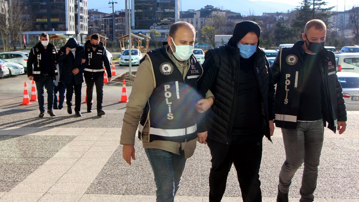 Bolu'da hastadan bıçak parası isteyen 2 şahıs serbest bırakıldı