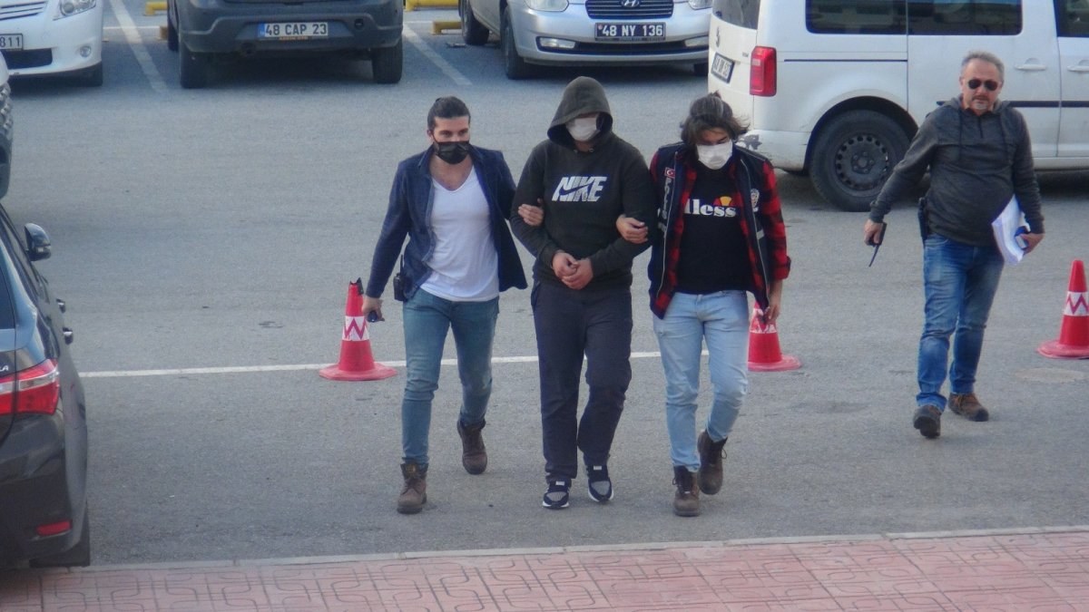 İzmir'de kapı hırsızları yakalandı