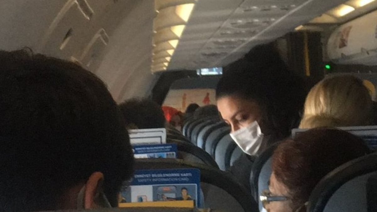 Elazığ'a giden uçakta fenalaşan yolcuya hemşire müdahale etti