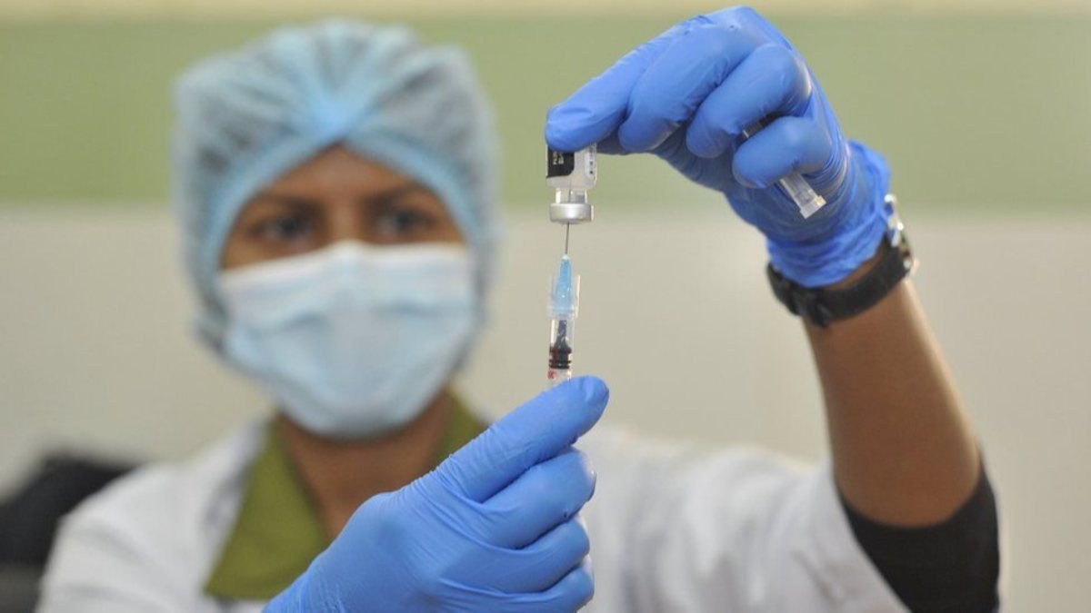 DSÖ: Aşılar, Omicron'a karşı işe yarıyor olmalı