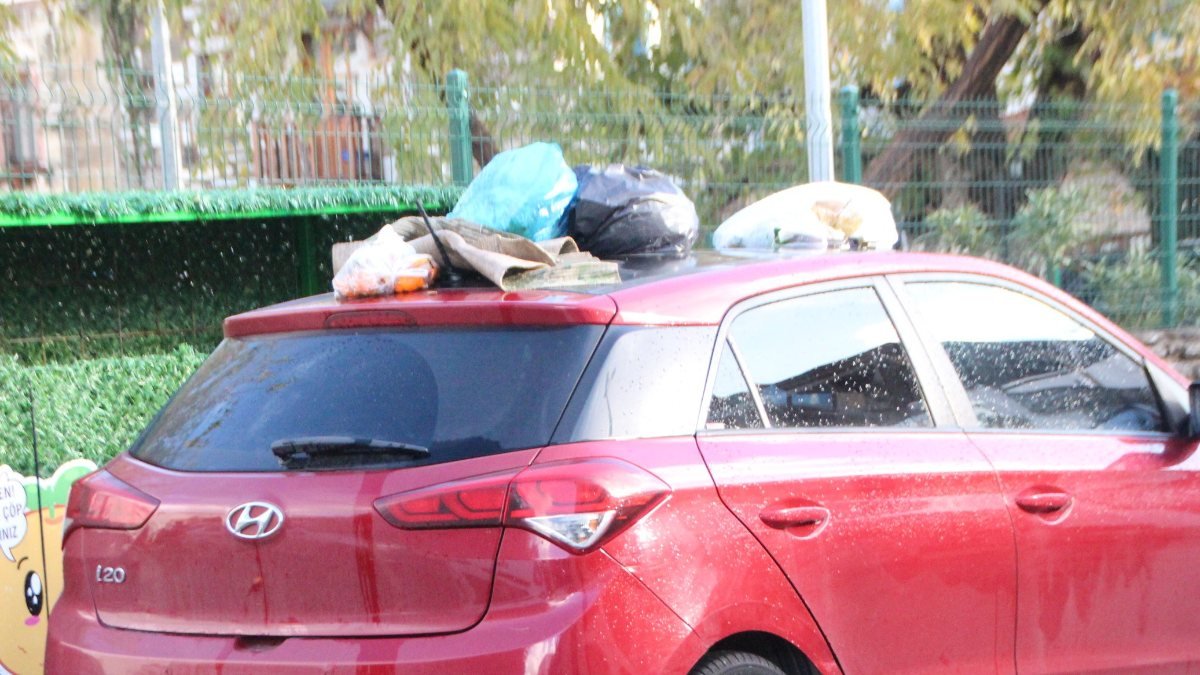 Muğla'da otomobil çöpe dönüştürüldü