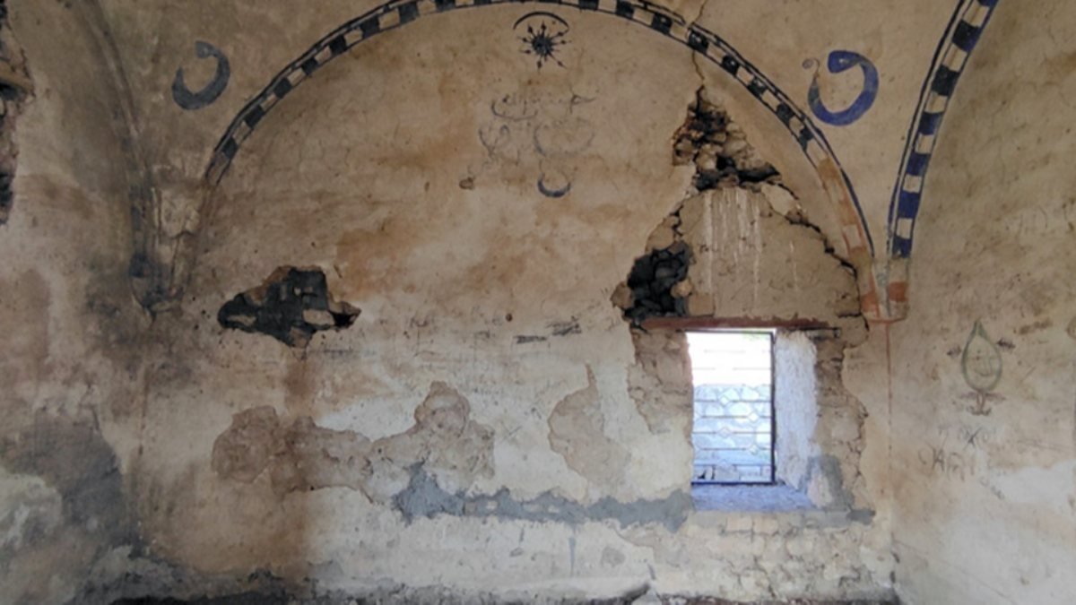 Antalya'da tarihi camideki duvar yazıları, 40 günde temizlendi