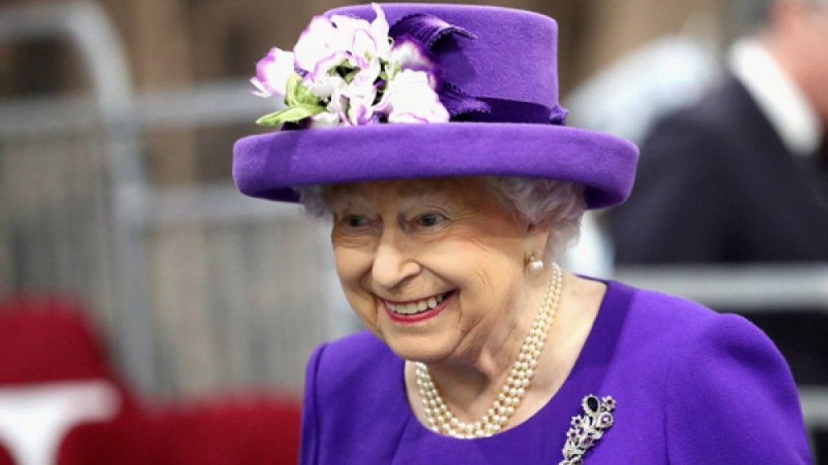 'Nenesini sollar' denilen Prenses Charlotte'un Kraliçe Elizabeth'e olan benzerliği