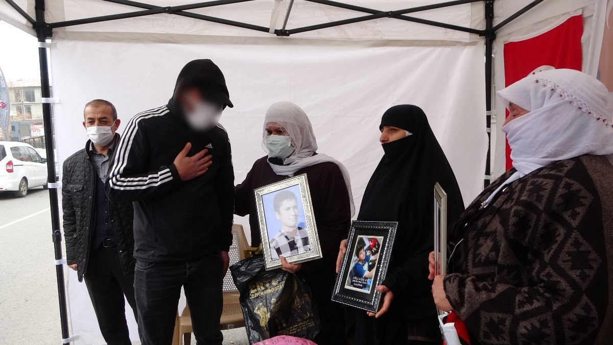 Muş’ta PKK’dan kaçtı, evlat nöbetine katıldı