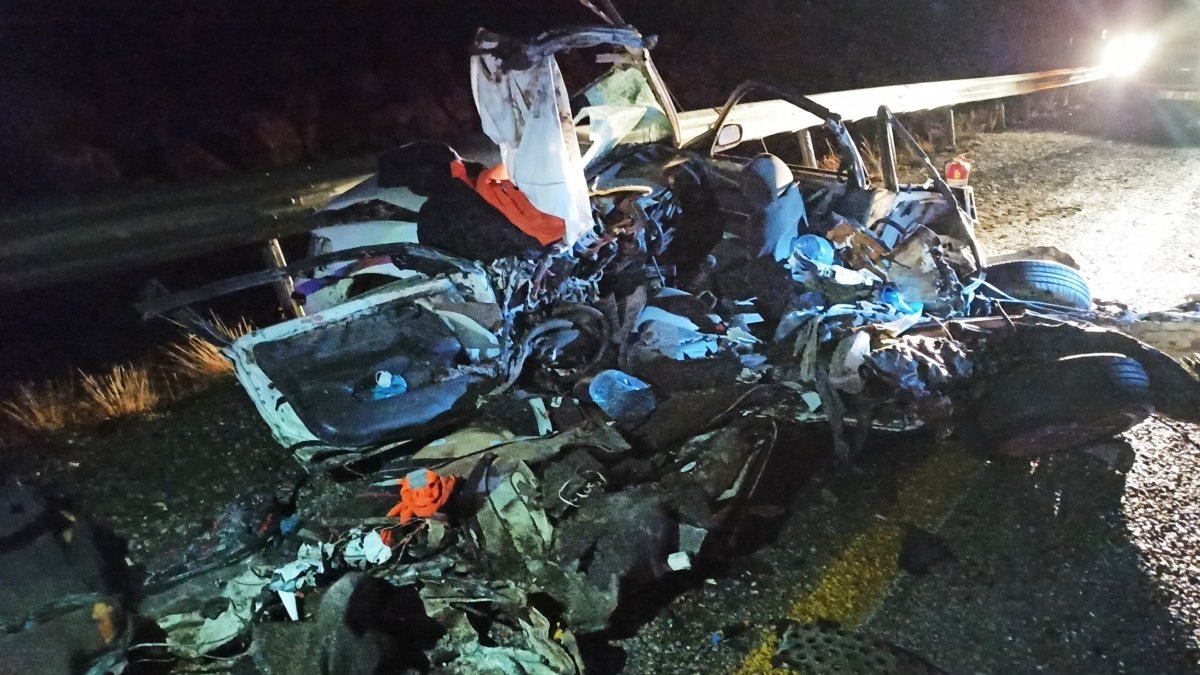Konya'da tır yol kenarındaki otomobile vurdu: 1 ölü