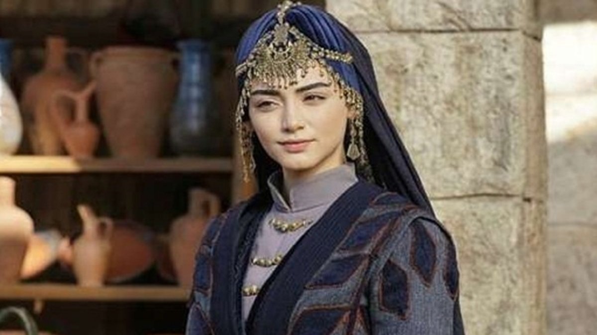 Pes dedirten benzerlik! Kuruluş Osman'ın Bala Hatun'u Özge Törer'in kardeşine bakın