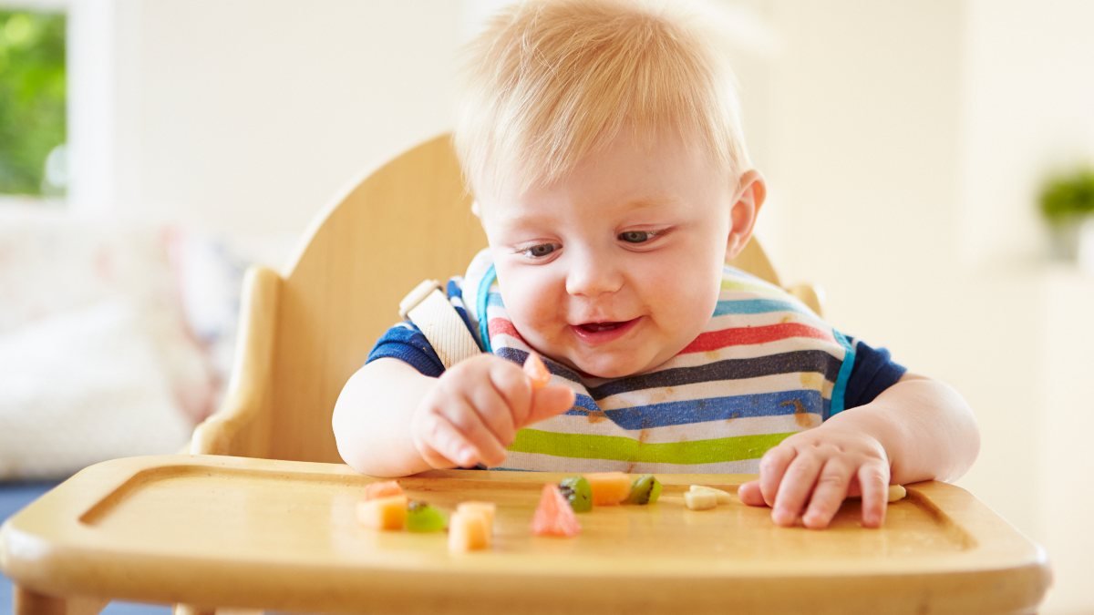 Bebeğinizin kendini beslemesine izin vermenizin 5 faydası