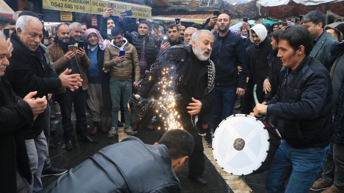 Şanlıurfa’da davullu zurnalı döviz kutlaması
