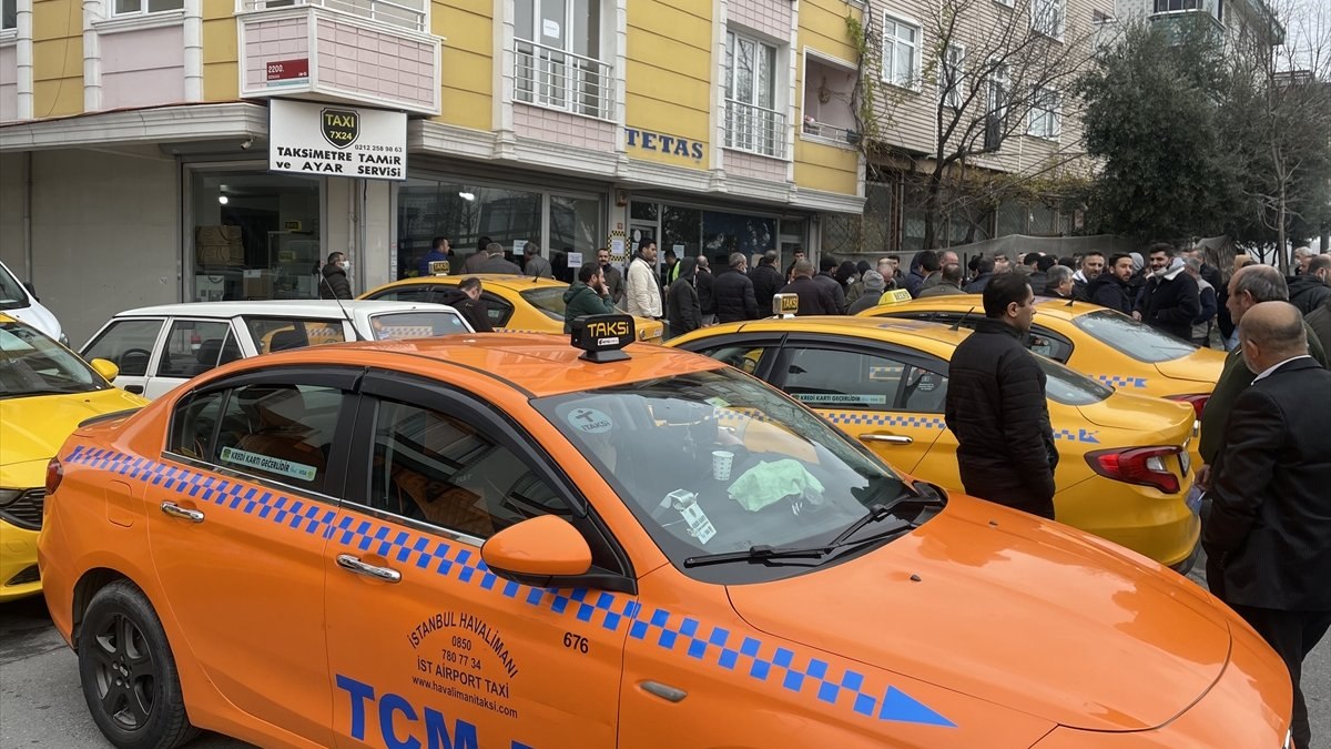 İstanbul’da taksi sürücüleri tarife güncellemek için sırada