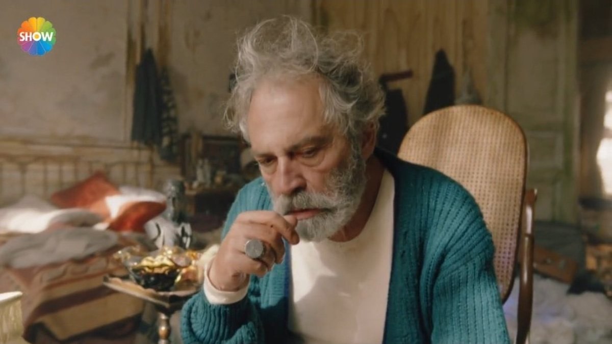 Ezel'in yıldızı ekranlara dönüyor! Haluk Bilginer'li Baba dizisinde o rolü kaptı...