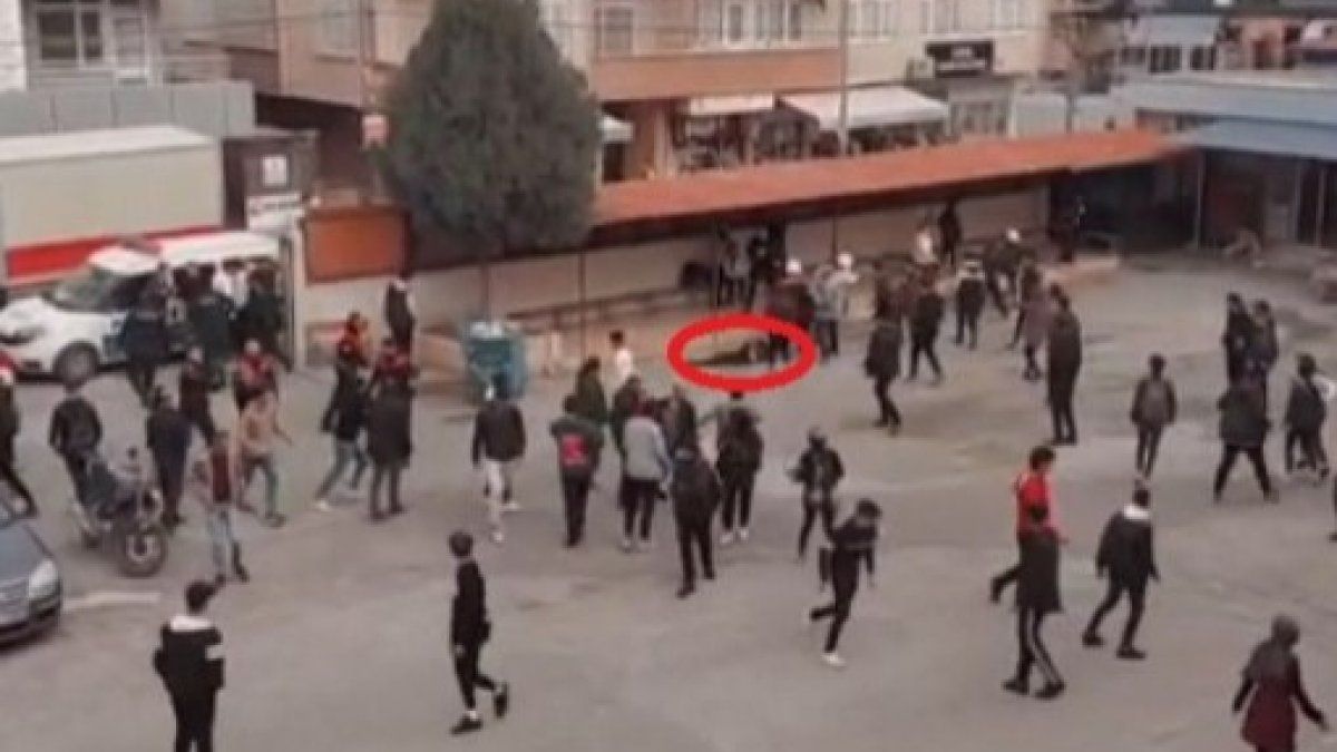 Mersin'de öğrenciler arasında çıkan kavgaya veliler de karıştı